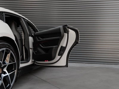 2025 Porsche Taycan 4