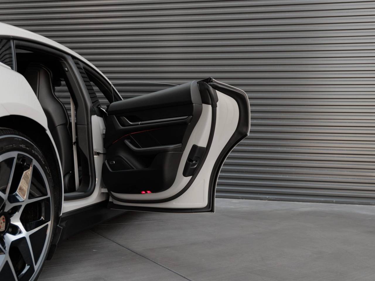 2025 Porsche Taycan 4