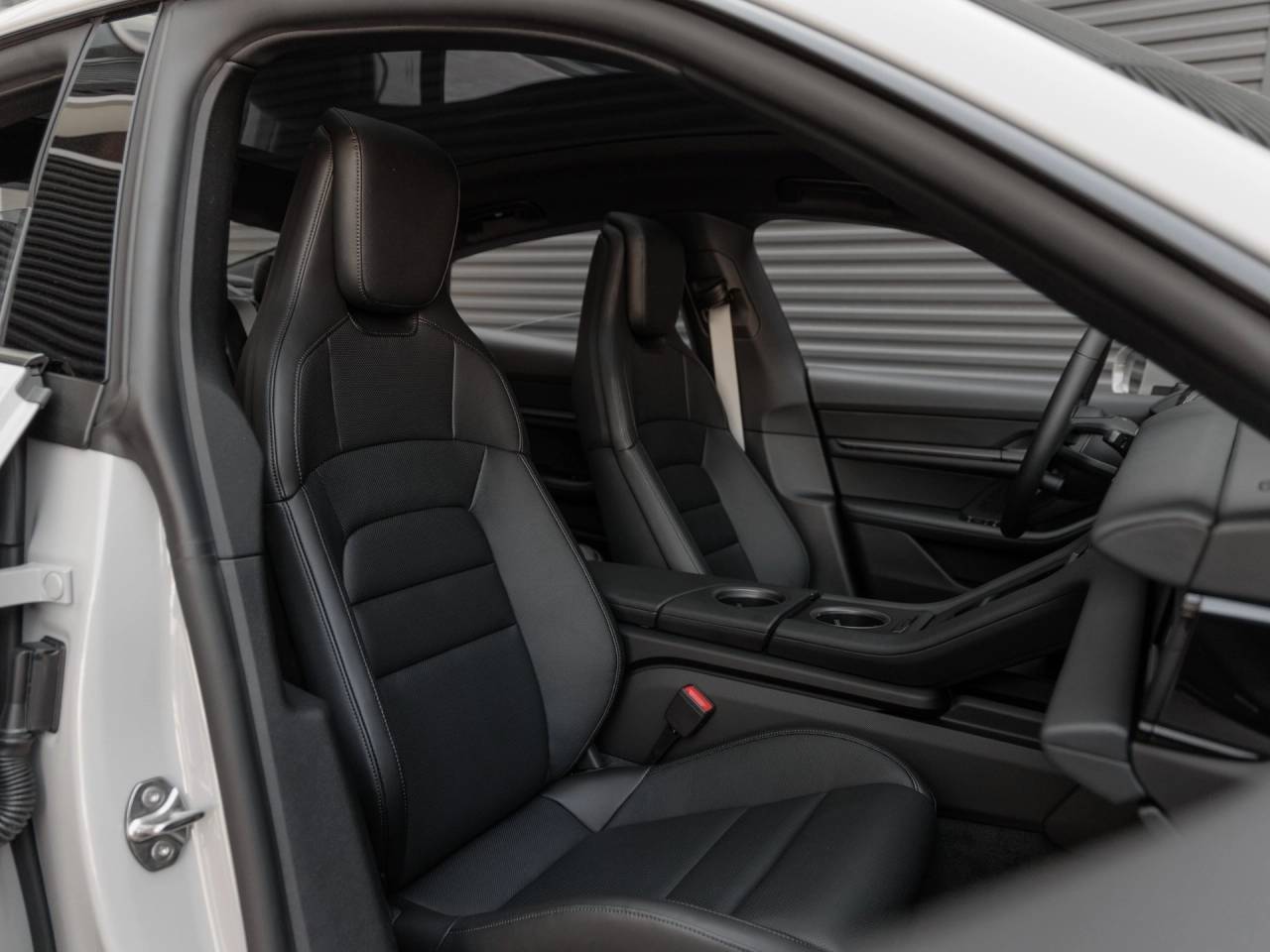 2025 Porsche Taycan 4