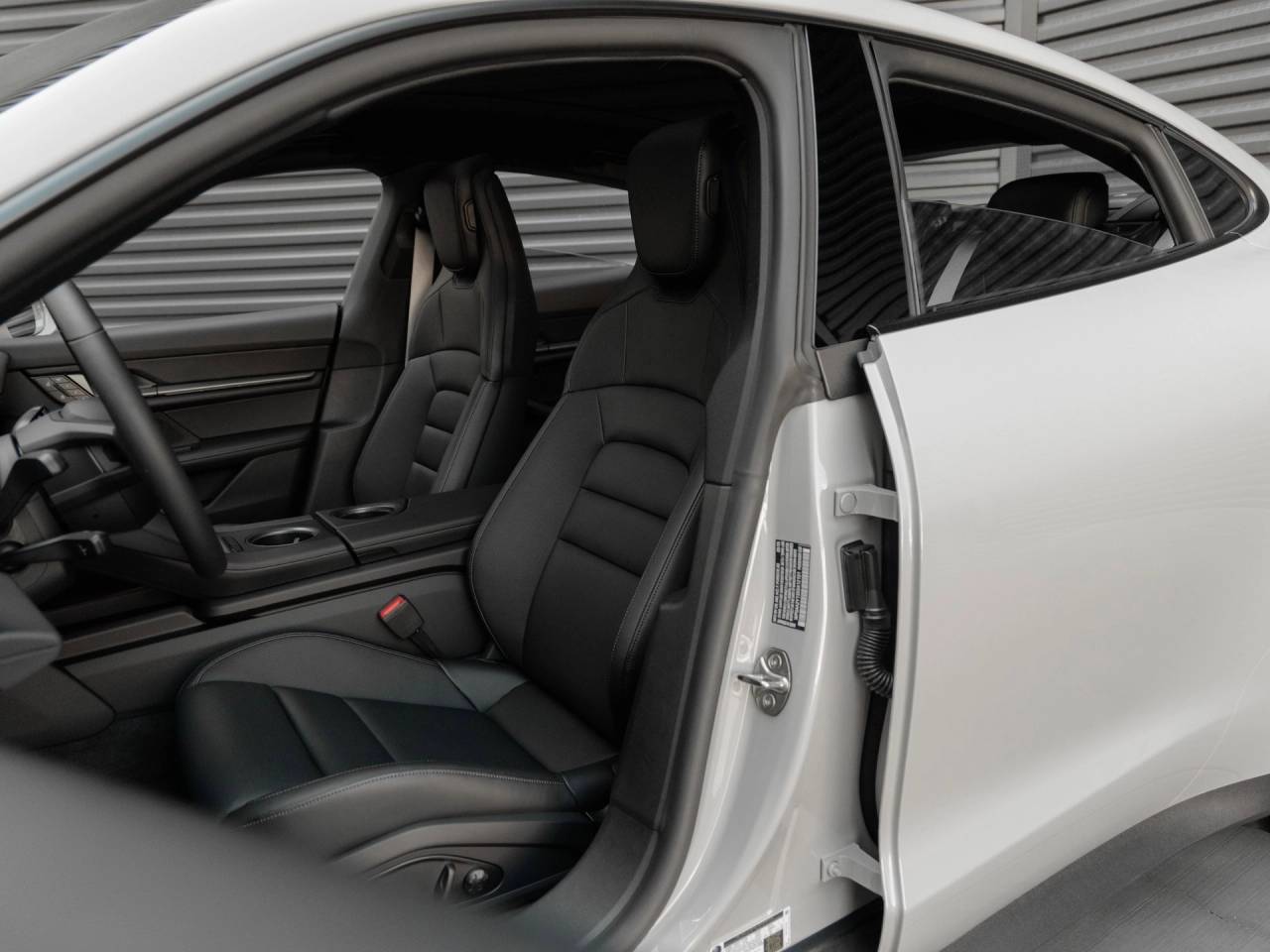 2025 Porsche Taycan 4