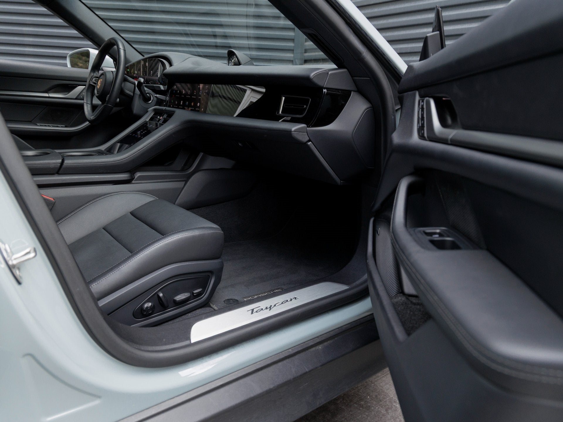 2025 Porsche Taycan Taycan