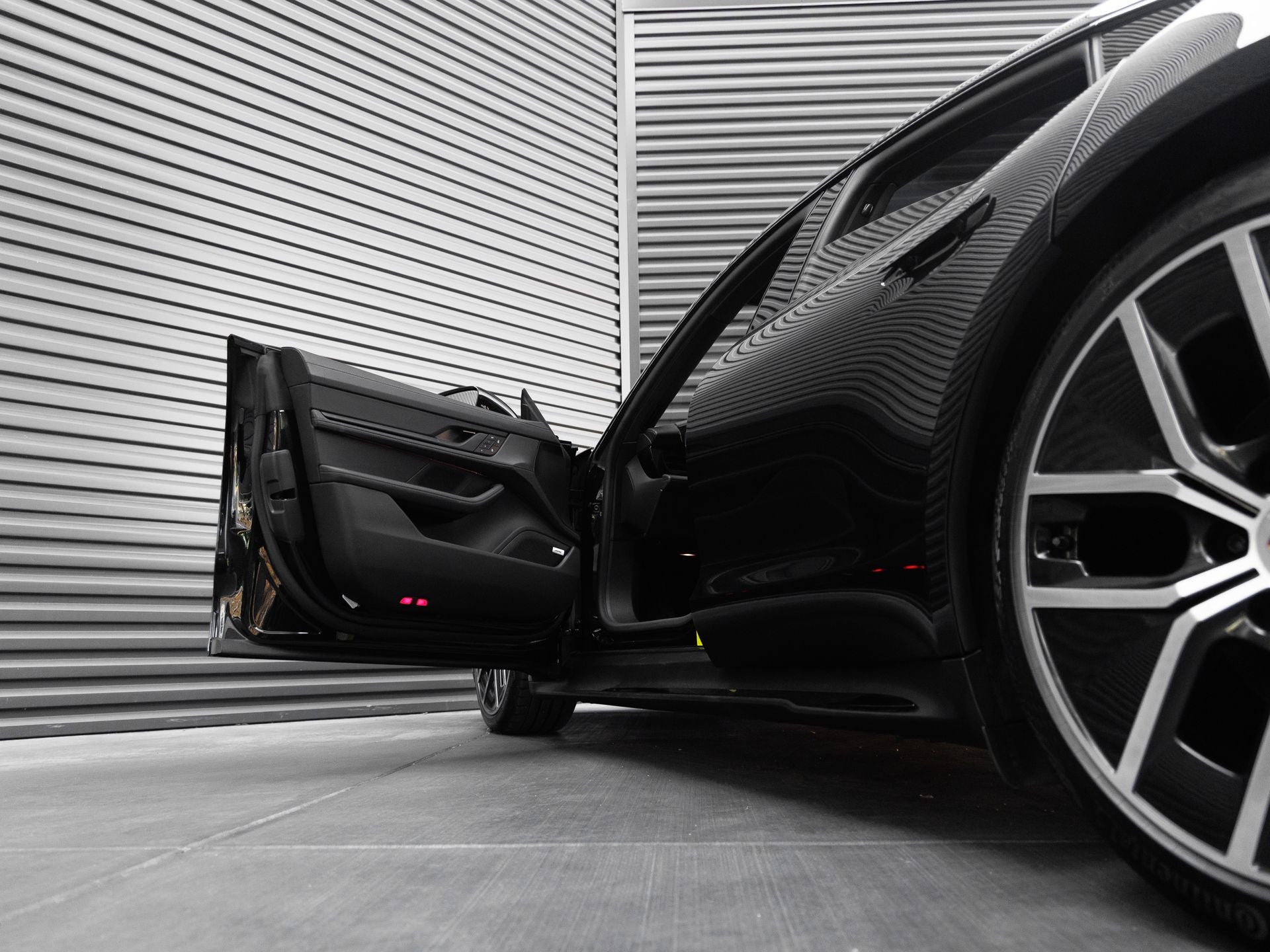 2026 Porsche Taycan 4 Black Edition