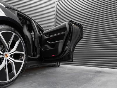 2026 Porsche Taycan 4 Black Edition