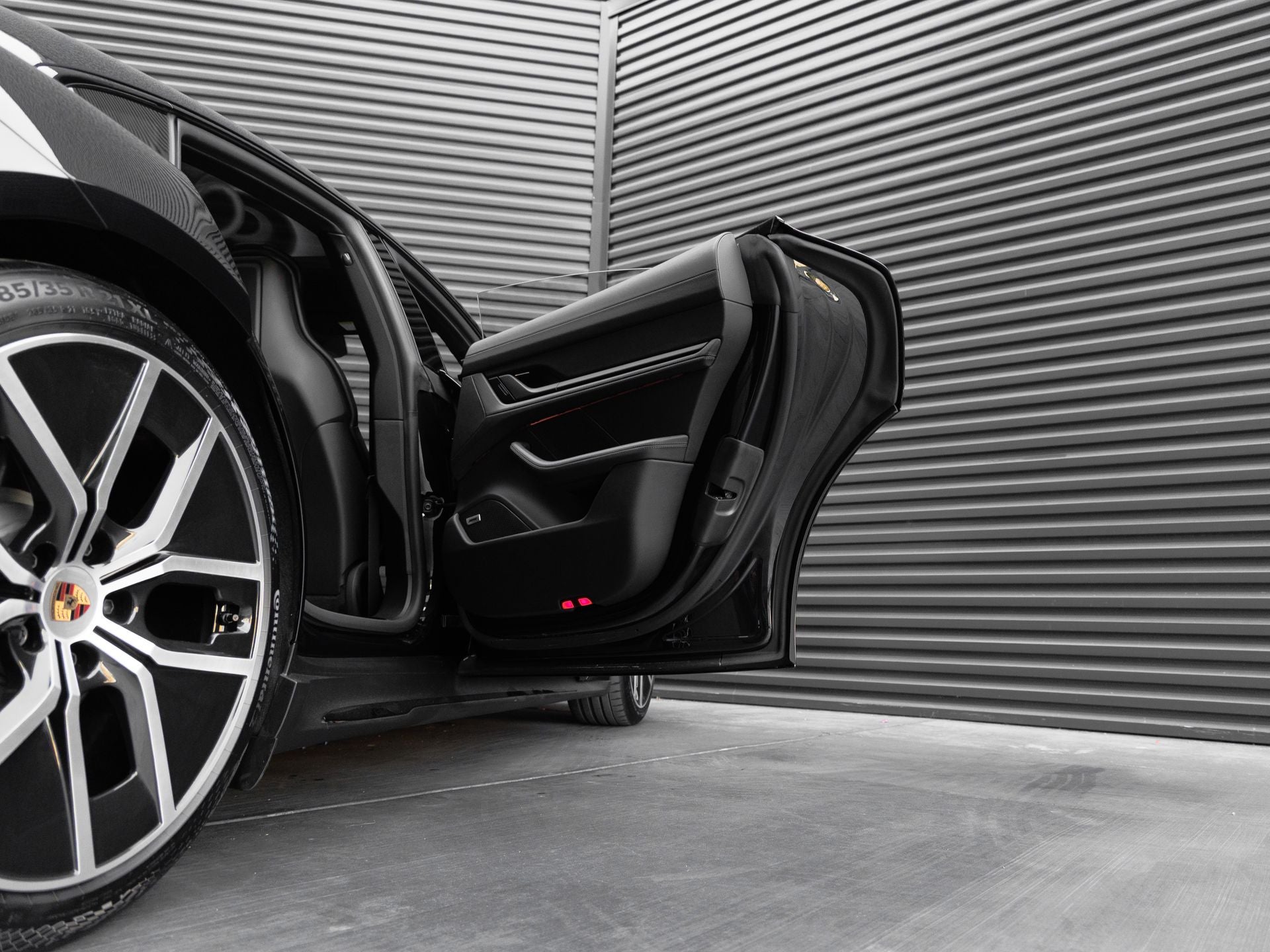 2026 Porsche Taycan 4 Black Edition