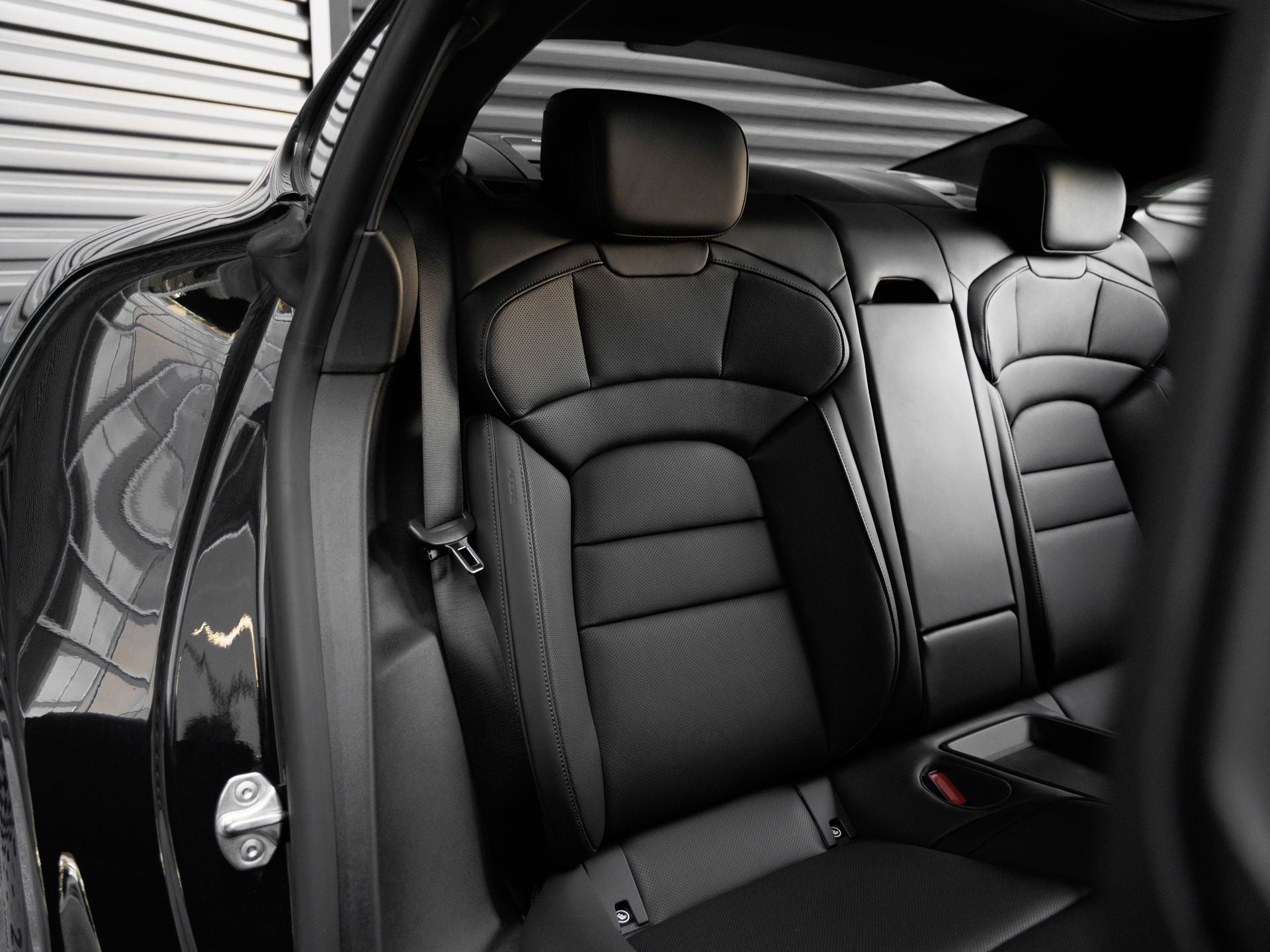 2026 Porsche Taycan 4 Black Edition