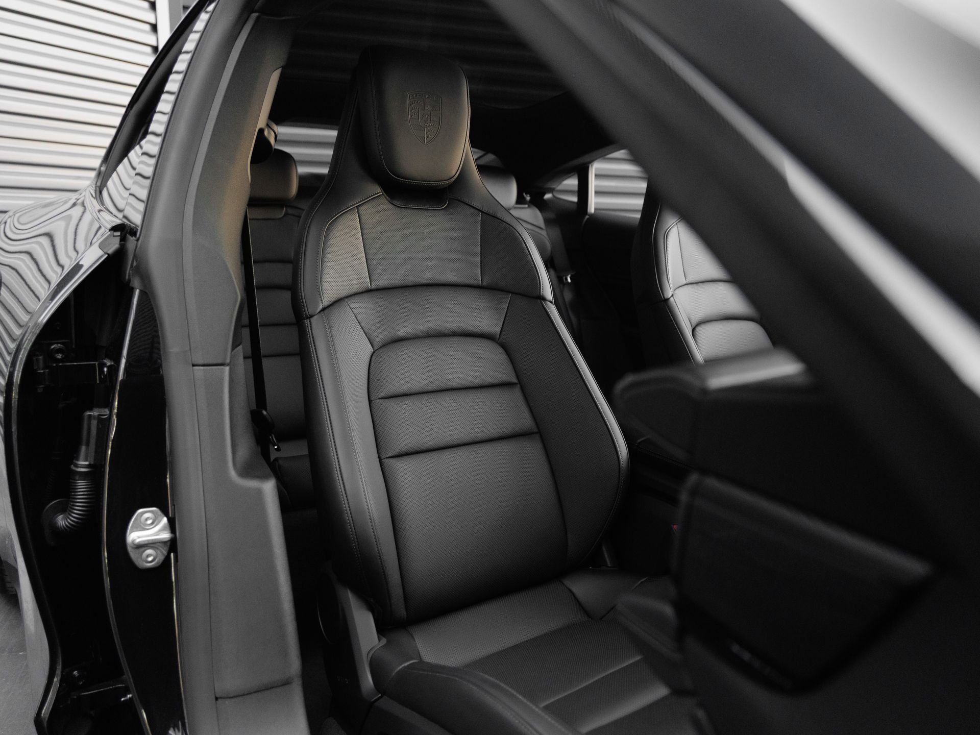 2026 Porsche Taycan 4 Black Edition