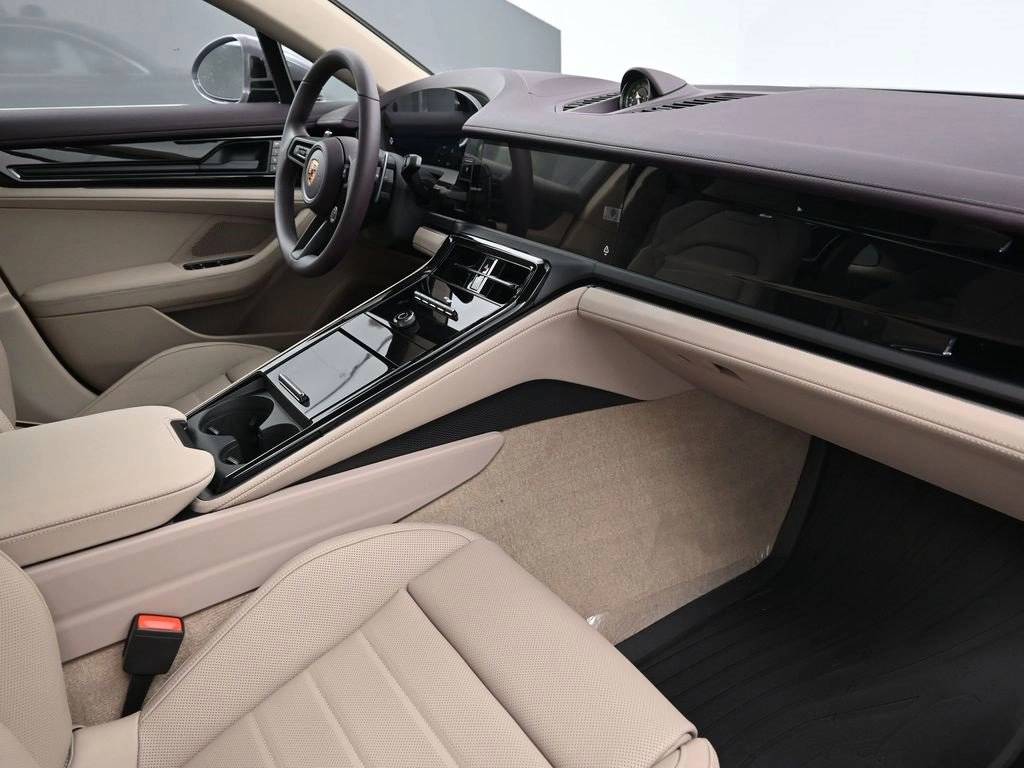 2026 Porsche Panamera 4