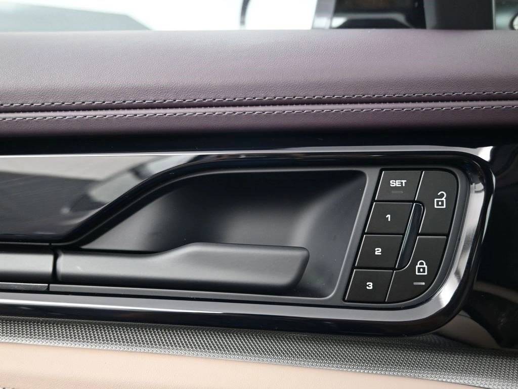 2026 Porsche Panamera 4