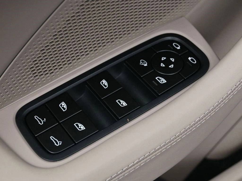 2026 Porsche Panamera 4