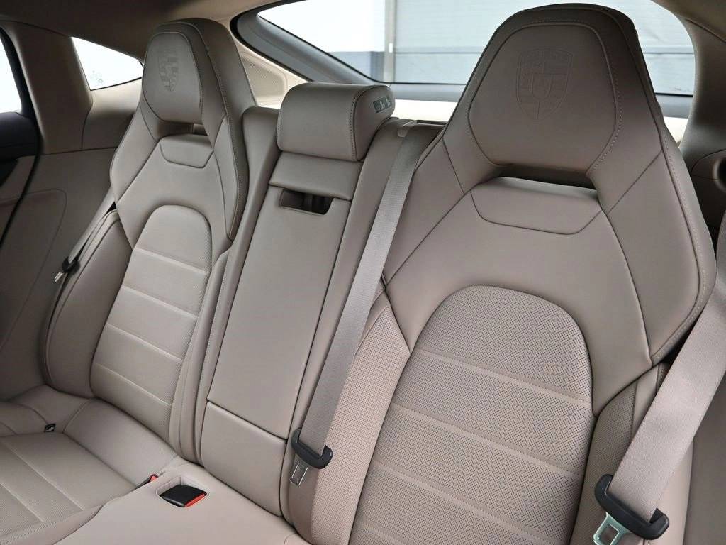 2026 Porsche Panamera 4