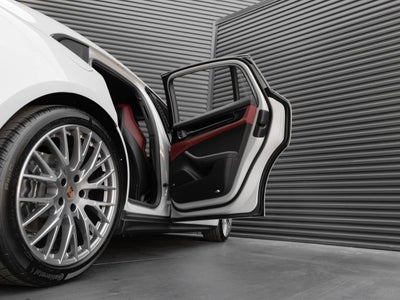 2026 Porsche Panamera Panamera 4