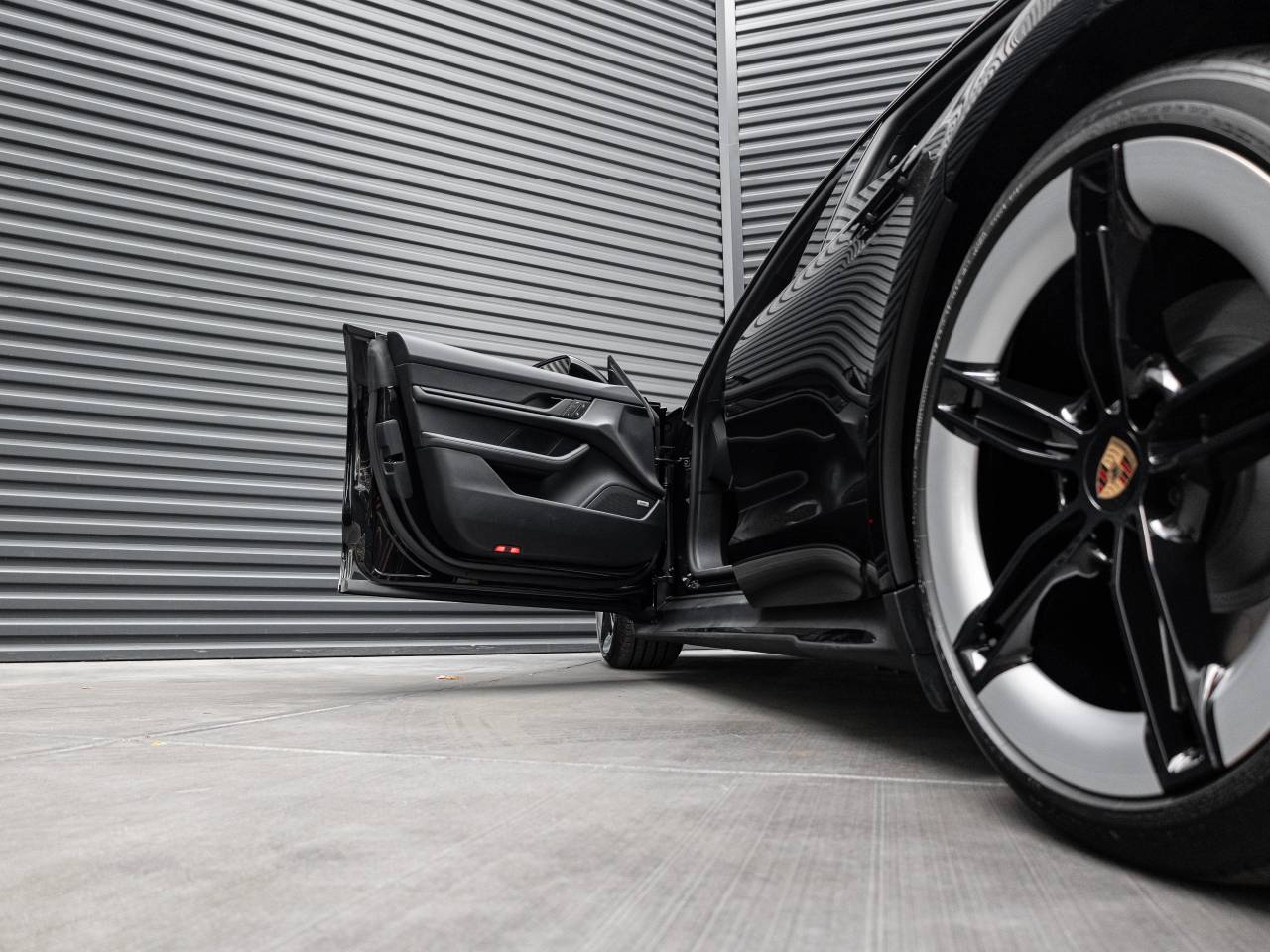 2026 Porsche Taycan 4S Black Edition