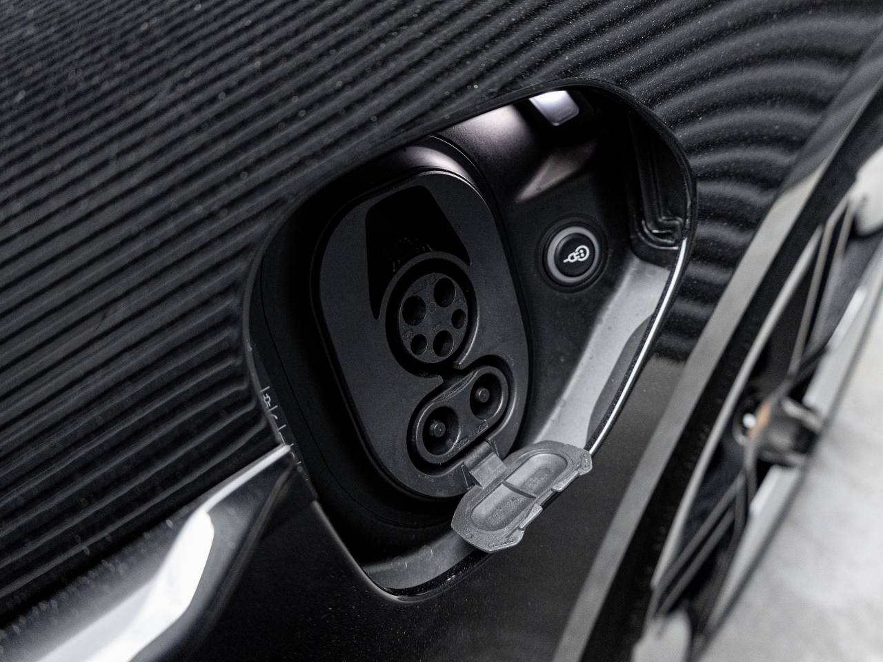 2026 Porsche Taycan 4S Black Edition