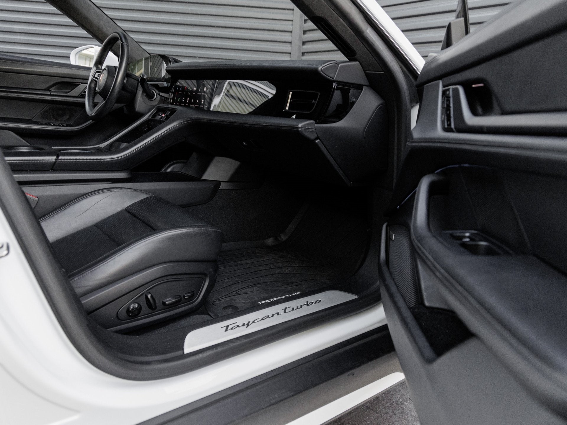 2020 Porsche Taycan Taycan Turbo