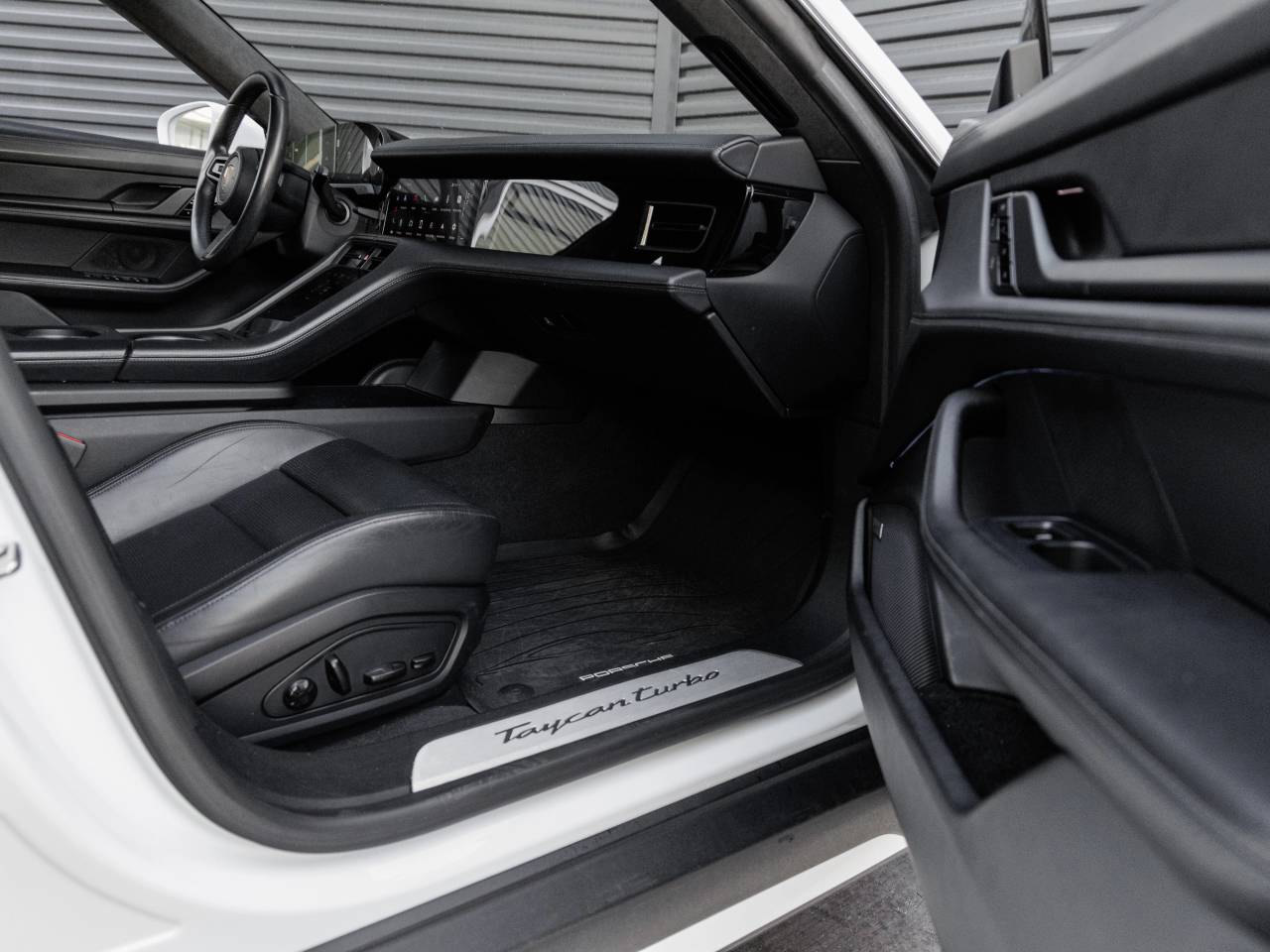 2020 Porsche Taycan Taycan Turbo