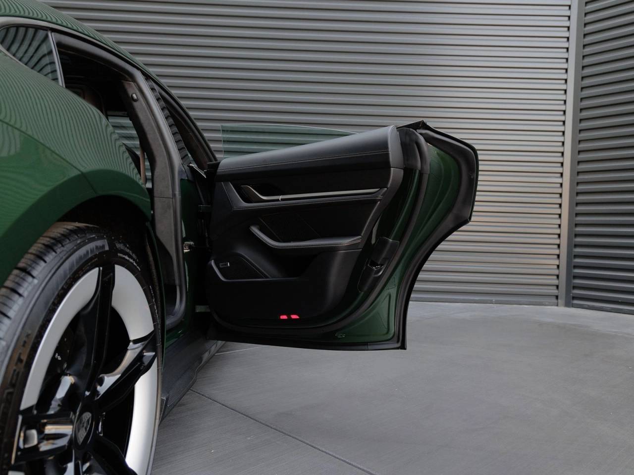 2025 Porsche Taycan Taycan Turbo S