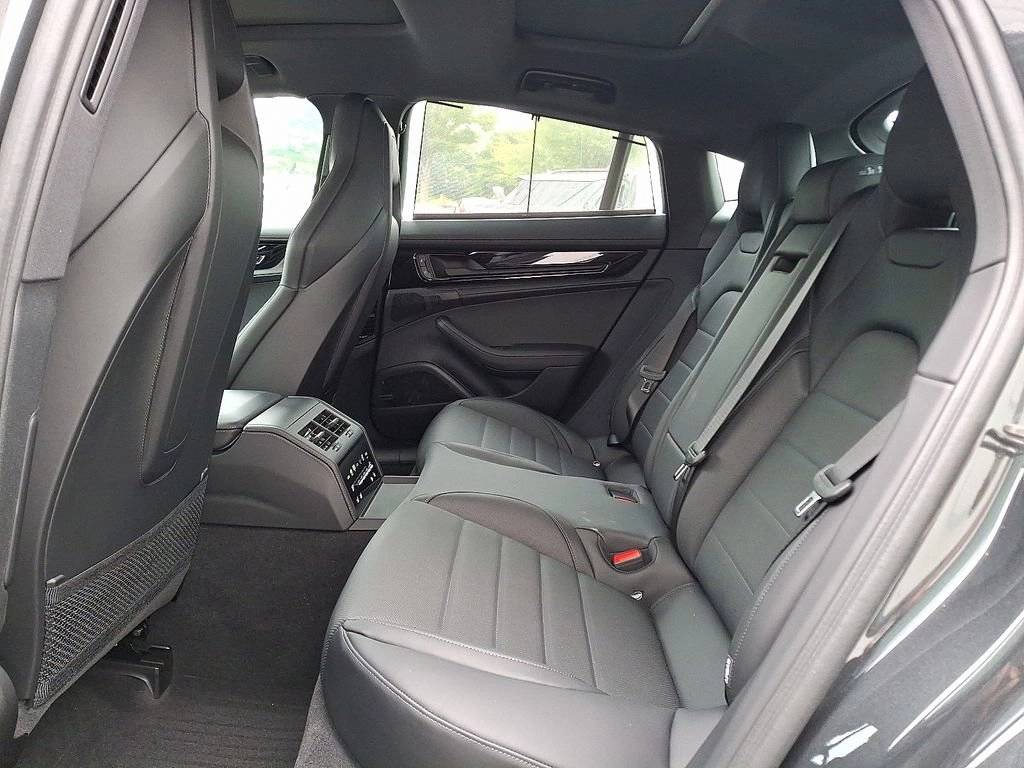 2025 Porsche Panamera 4 E-Hybrid