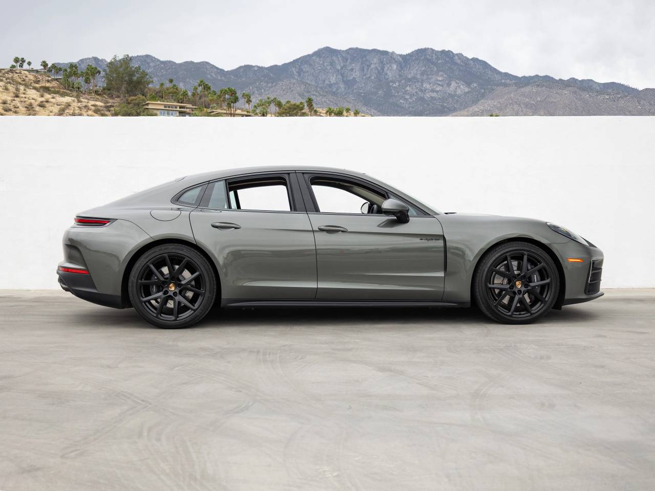 2025 Porsche Panamera Panamera 4 E-Hybrid