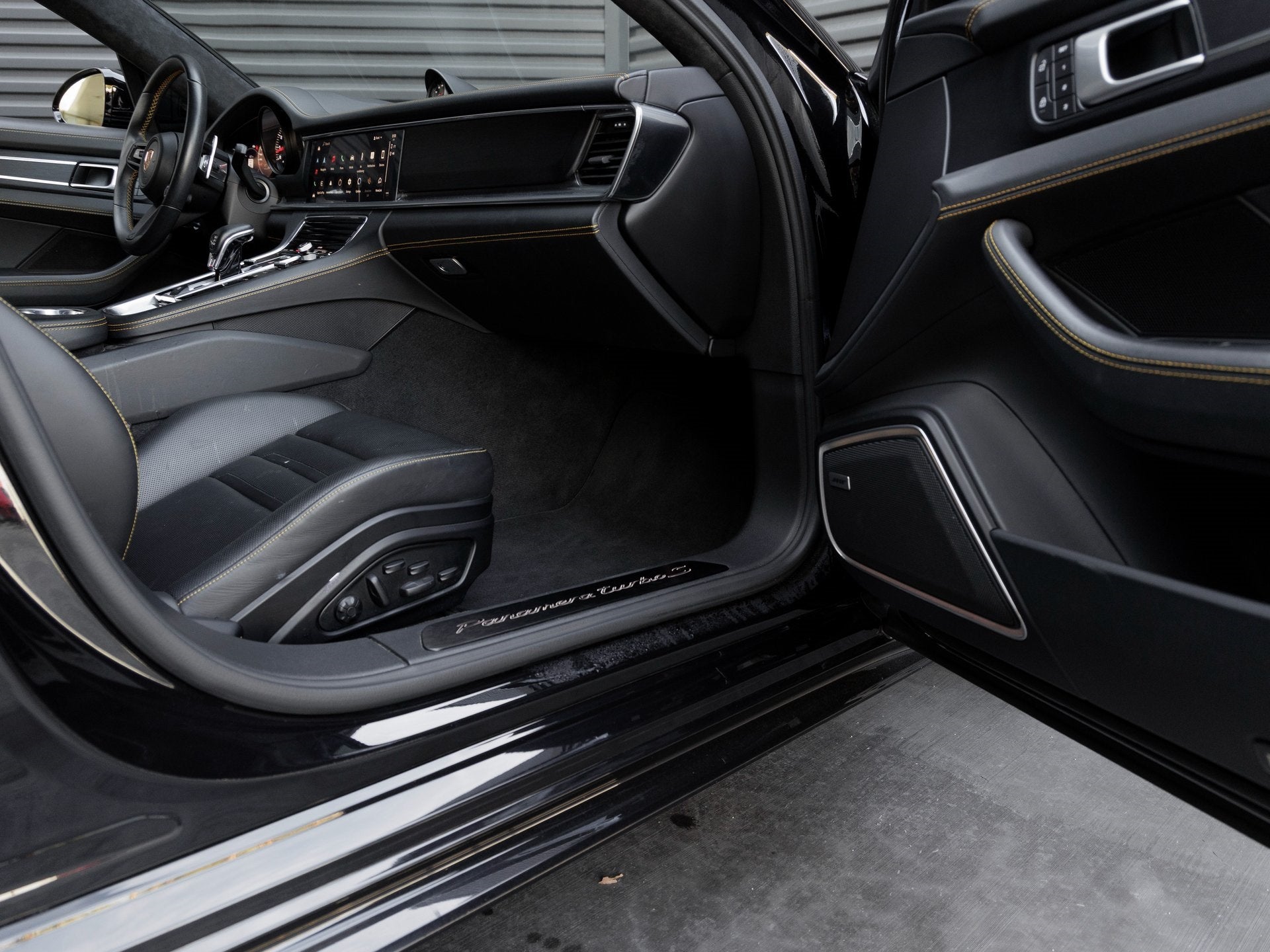 2022 Porsche Panamera Panamera Turbo S (MY22)