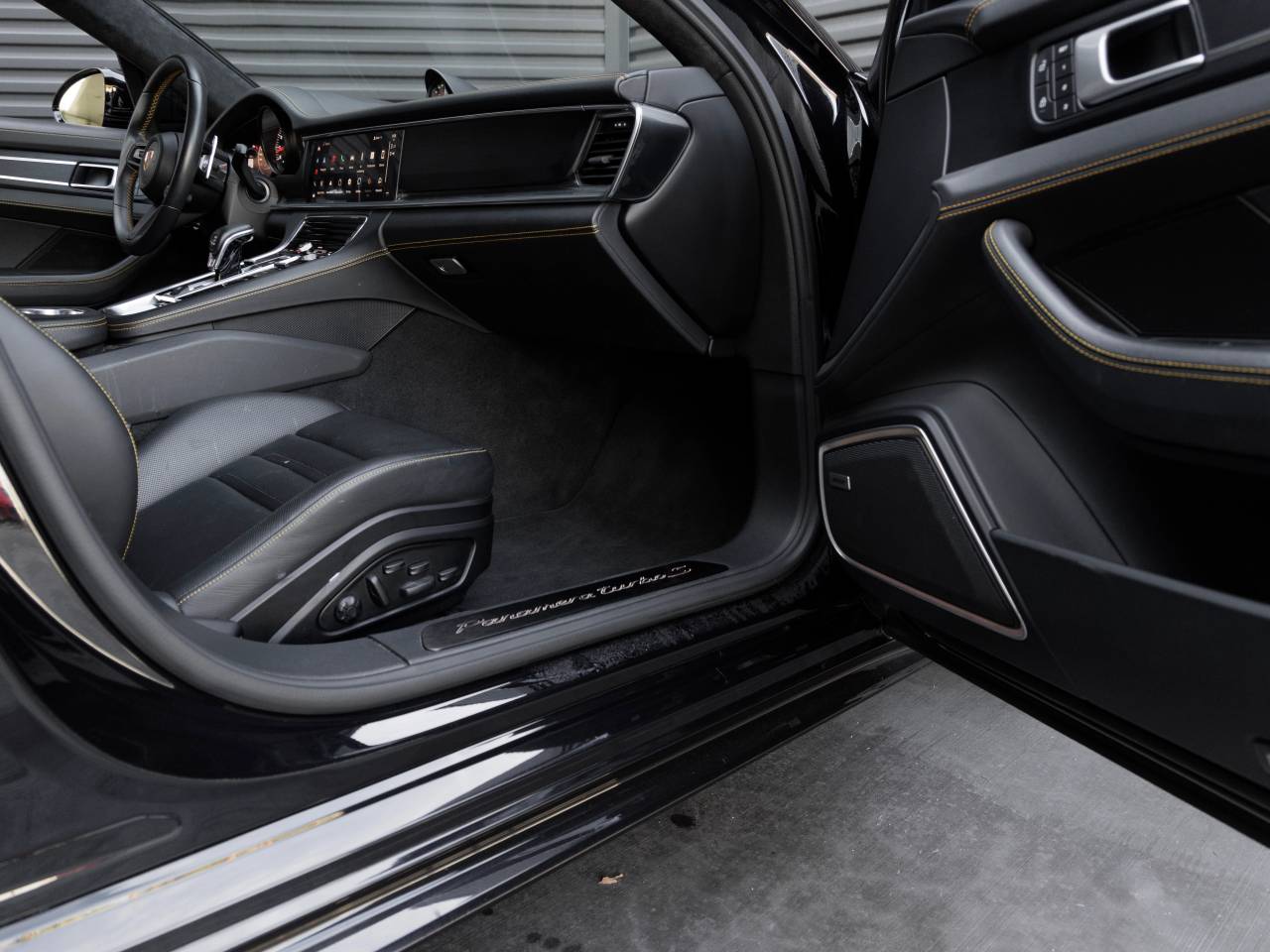 2022 Porsche Panamera Panamera Turbo S (MY22)