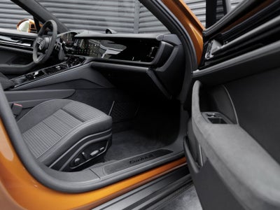 2025 Porsche Panamera Panamera Turbo S E-Hybrid