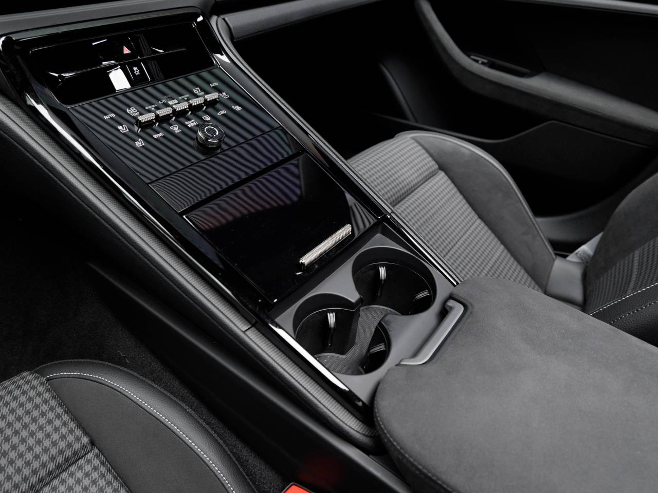 2025 Porsche Panamera Panamera Turbo S E-Hybrid