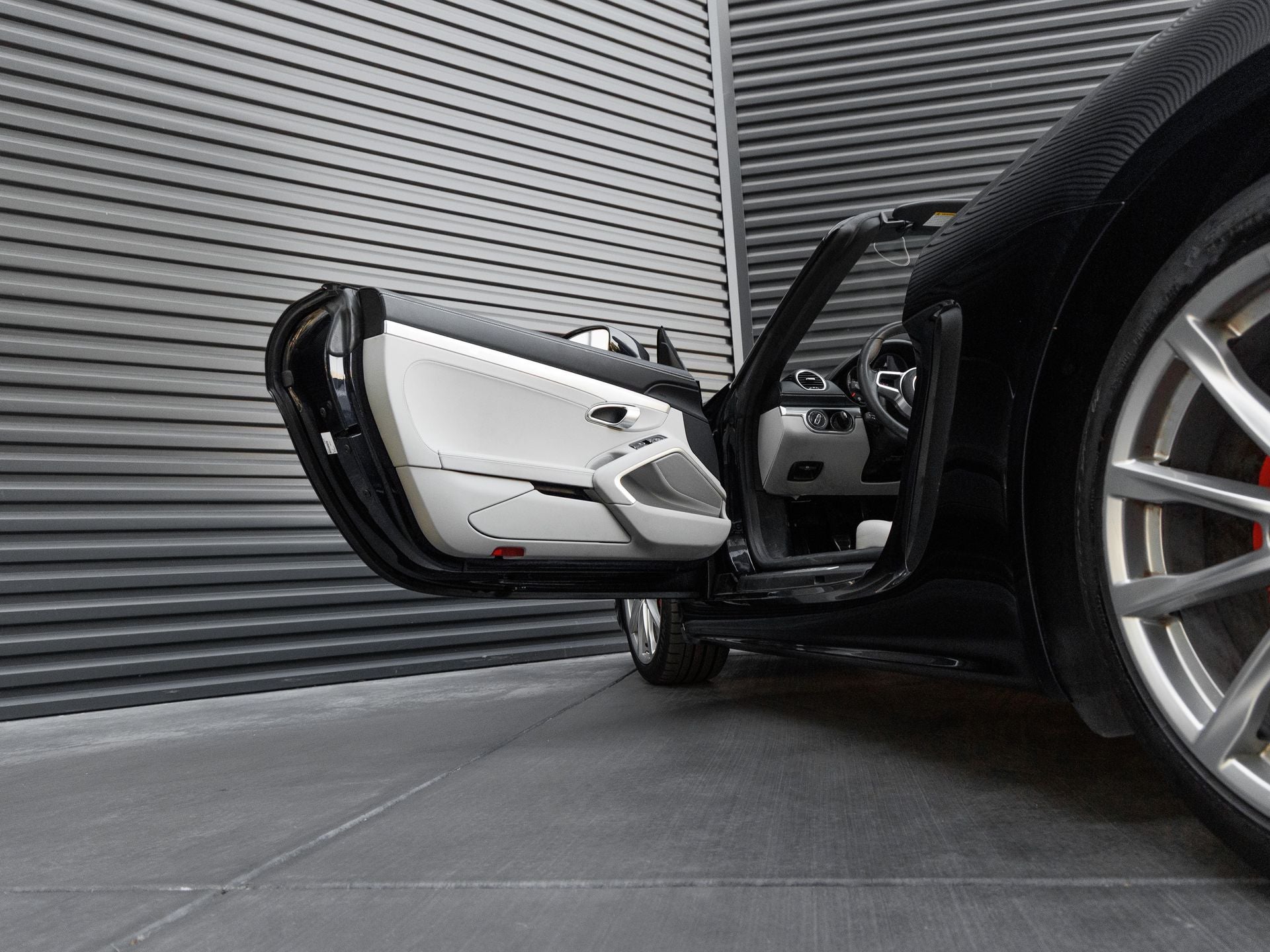 2025 Porsche 718 Boxster S