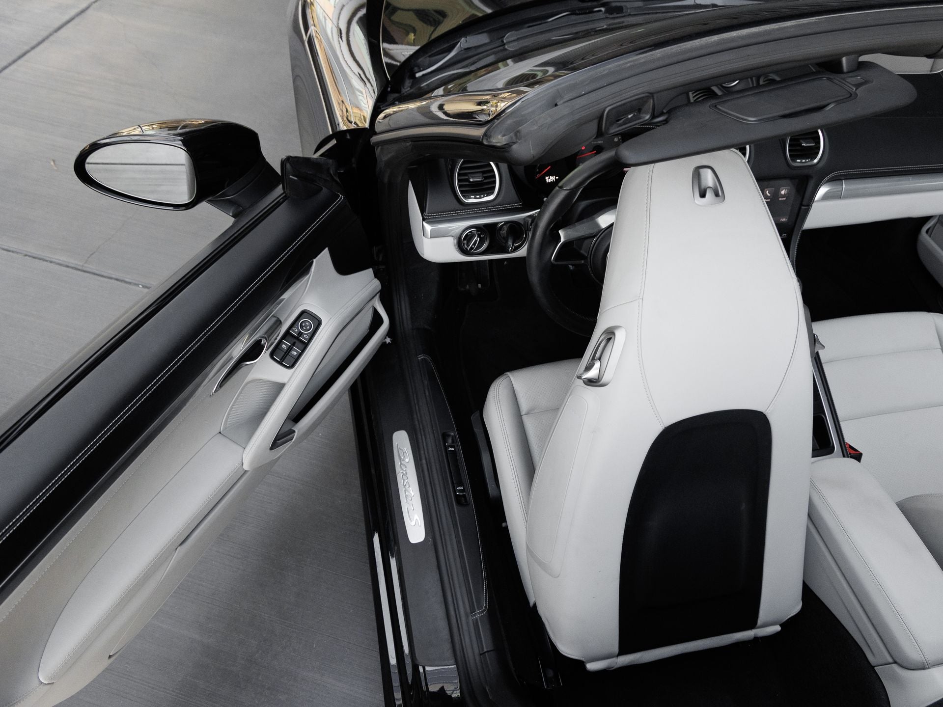 2025 Porsche 718 Boxster S