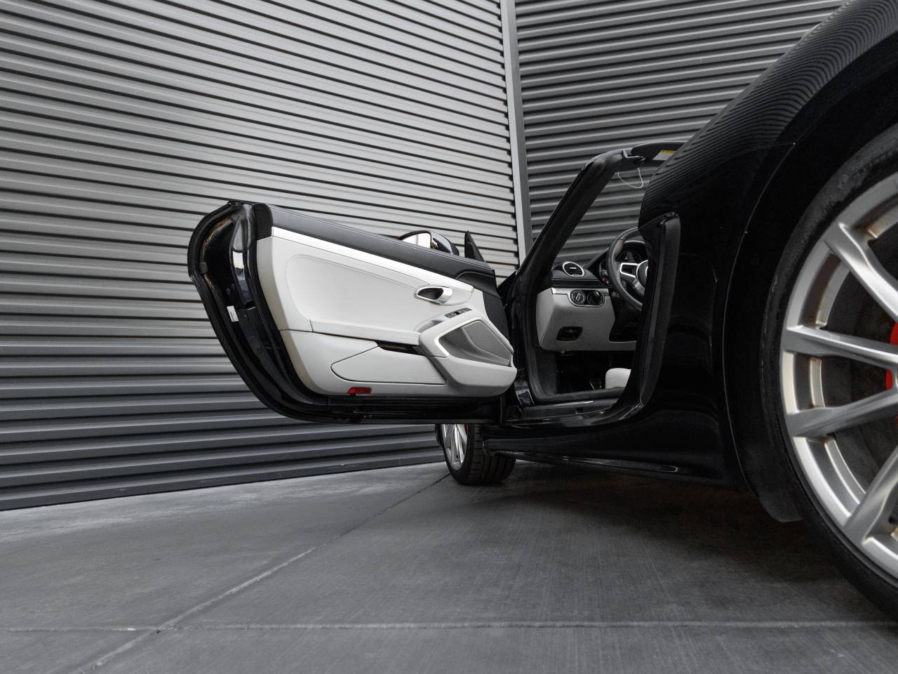 2025 Porsche 718 Boxster S