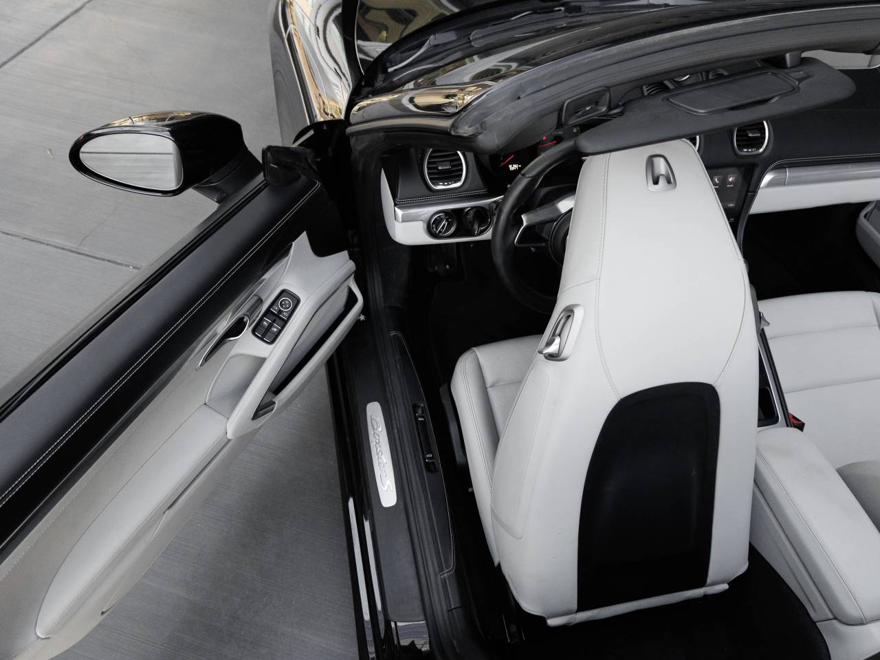 2025 Porsche 718 Boxster S