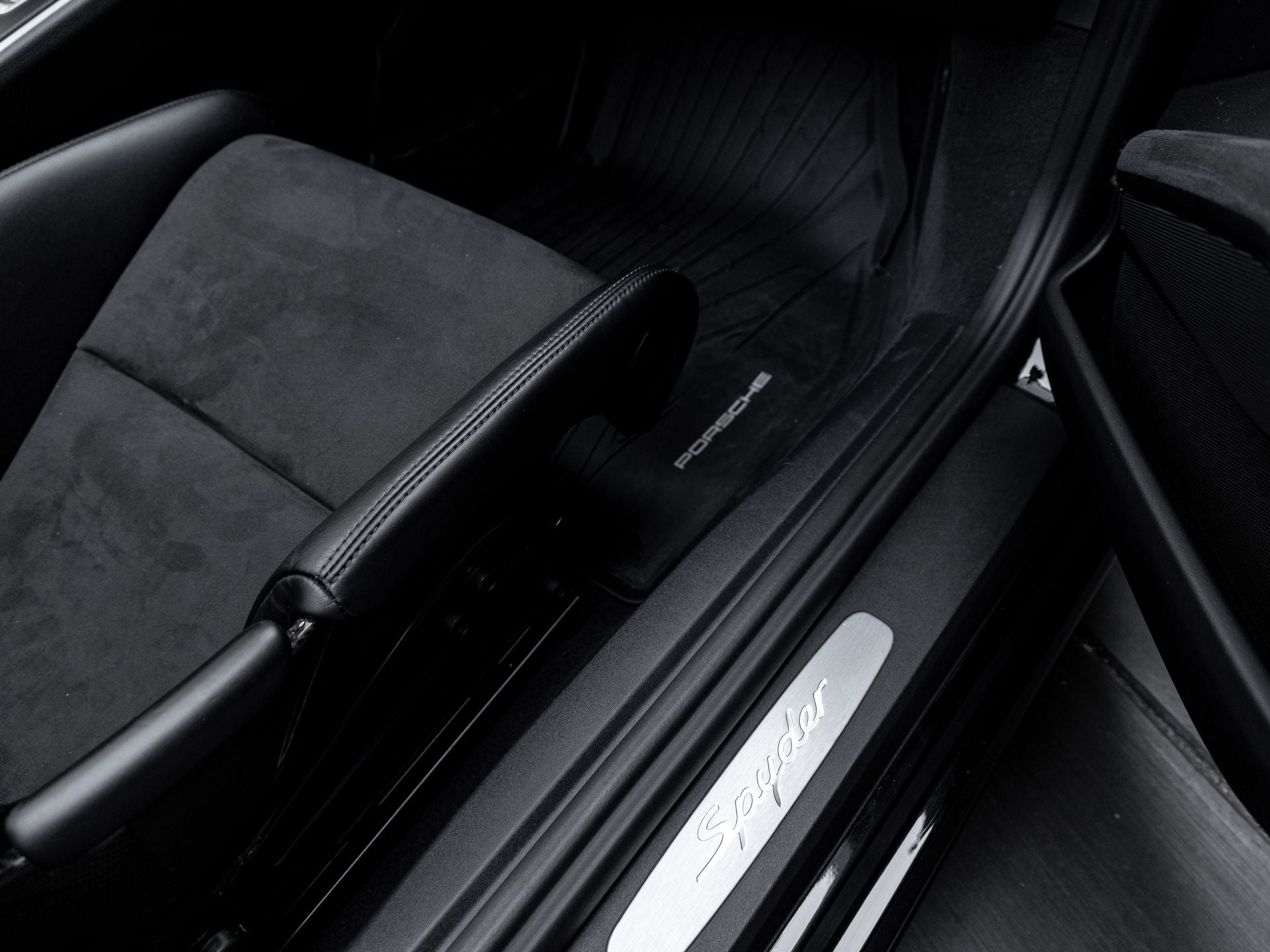 2022 Porsche 718 Spyder Base
