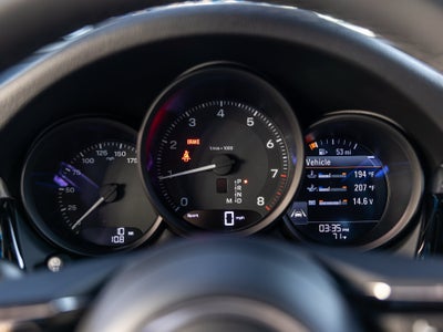 2026 Porsche Macan Base