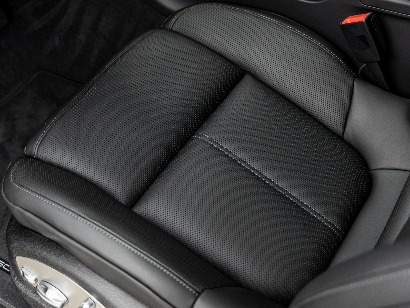 2026 Porsche Macan T