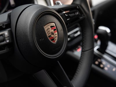2026 Porsche Macan Base