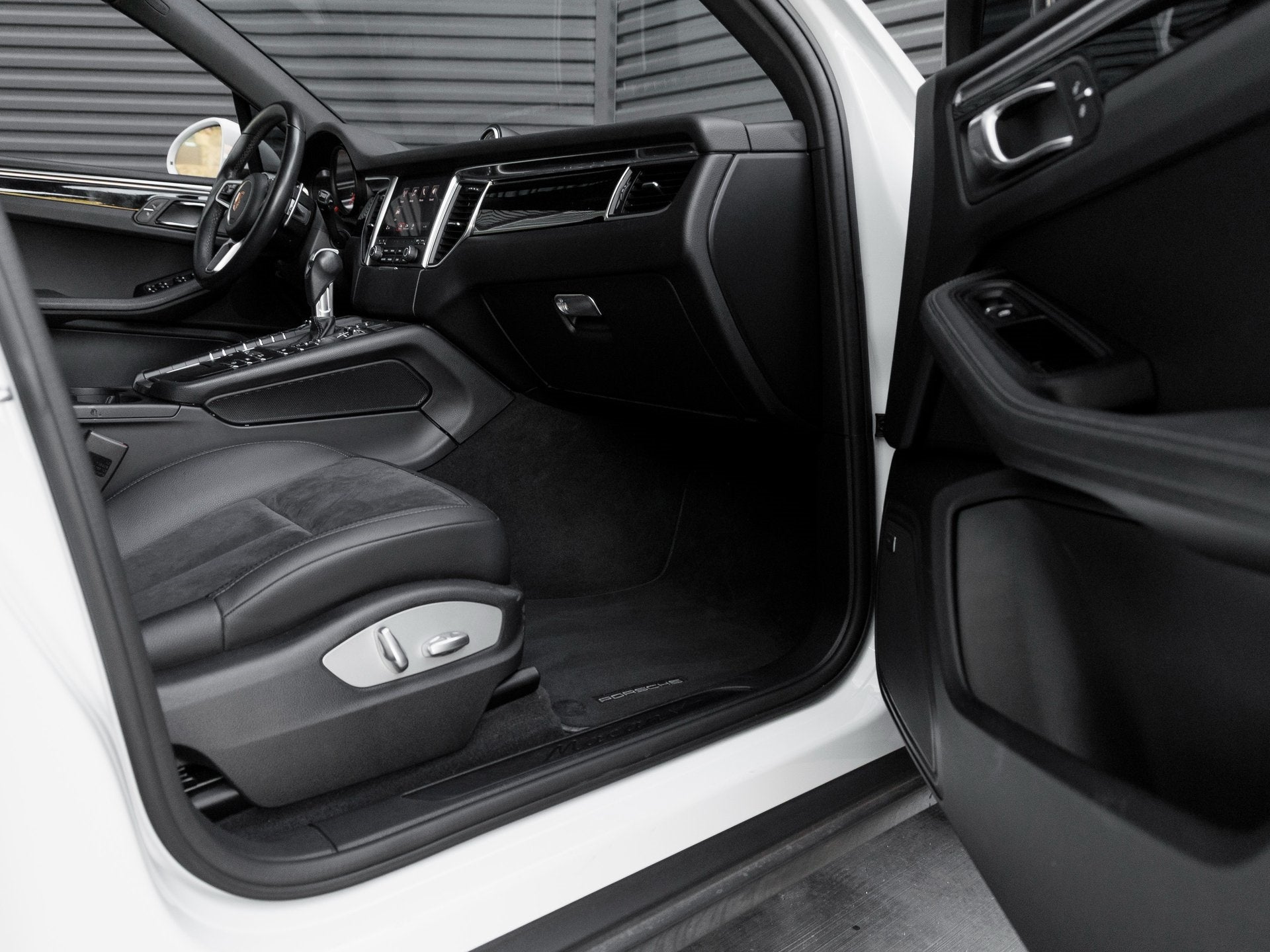 2018 Porsche Macan Macan