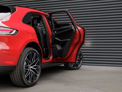 2025 Porsche Macan Base