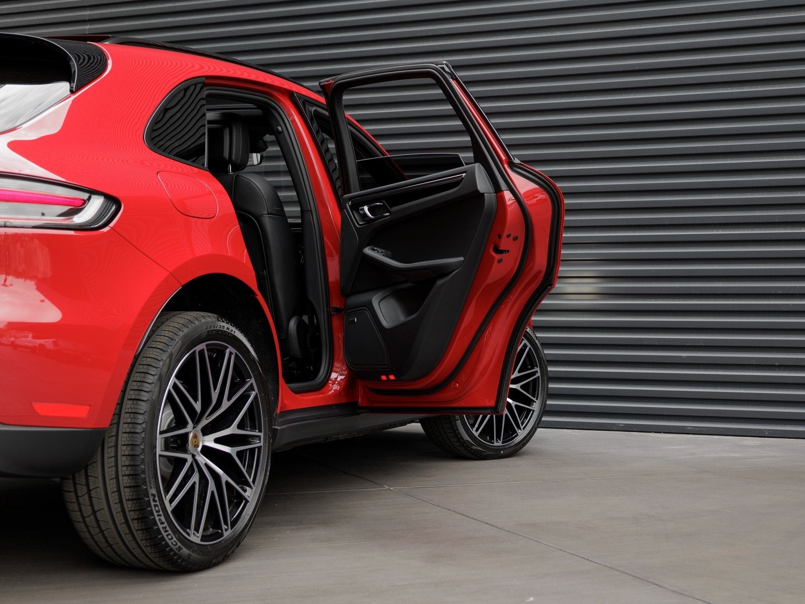 2025 Porsche Macan Base