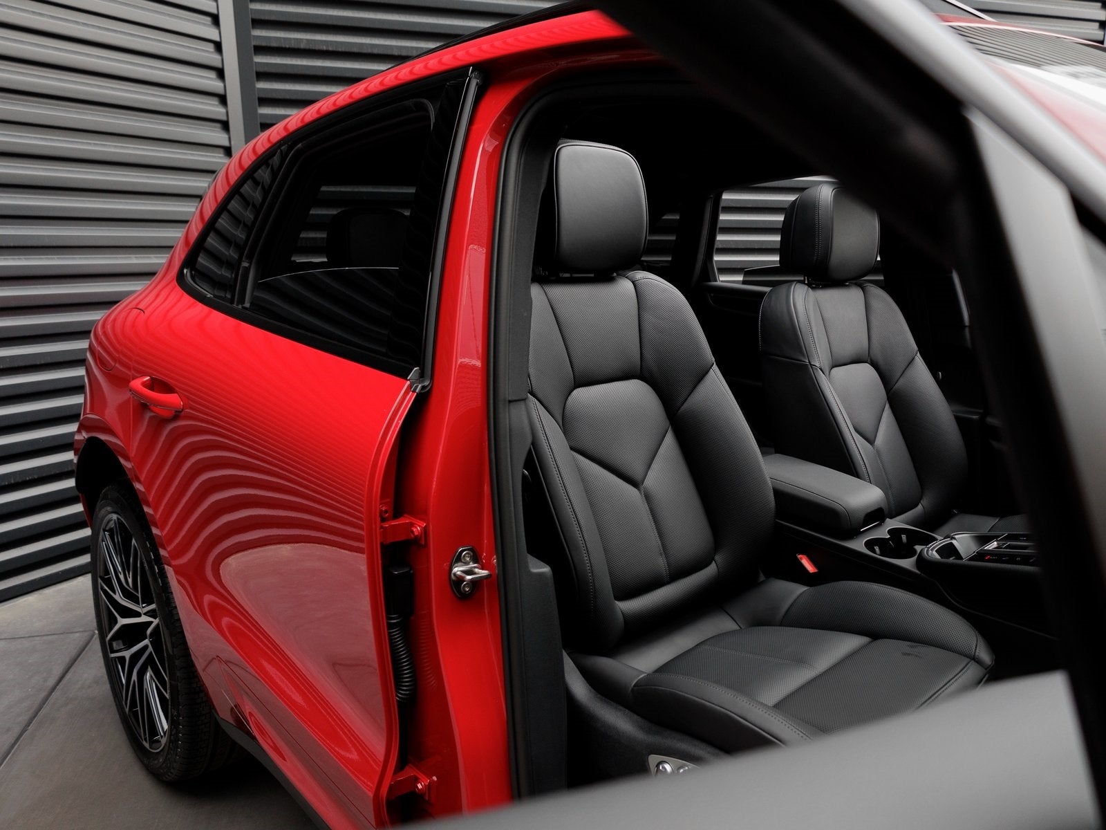 2025 Porsche Macan Base