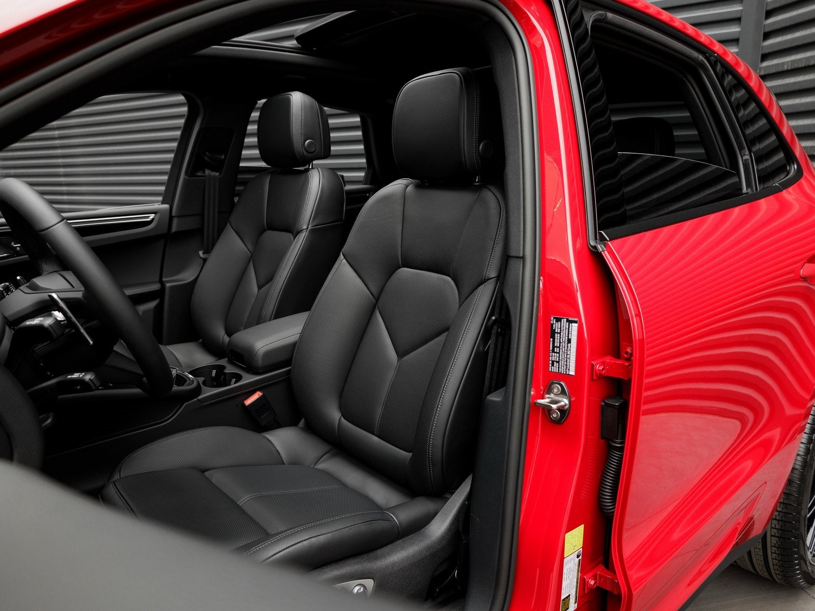 2025 Porsche Macan Base