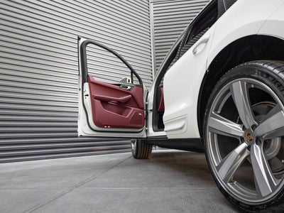 2026 Porsche Macan Base