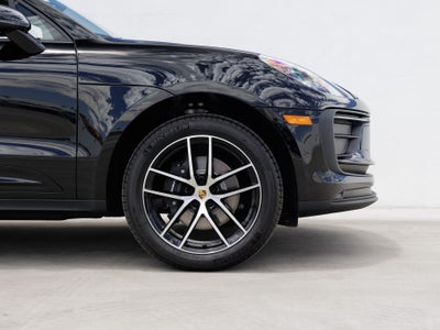 2025 Porsche Macan Base