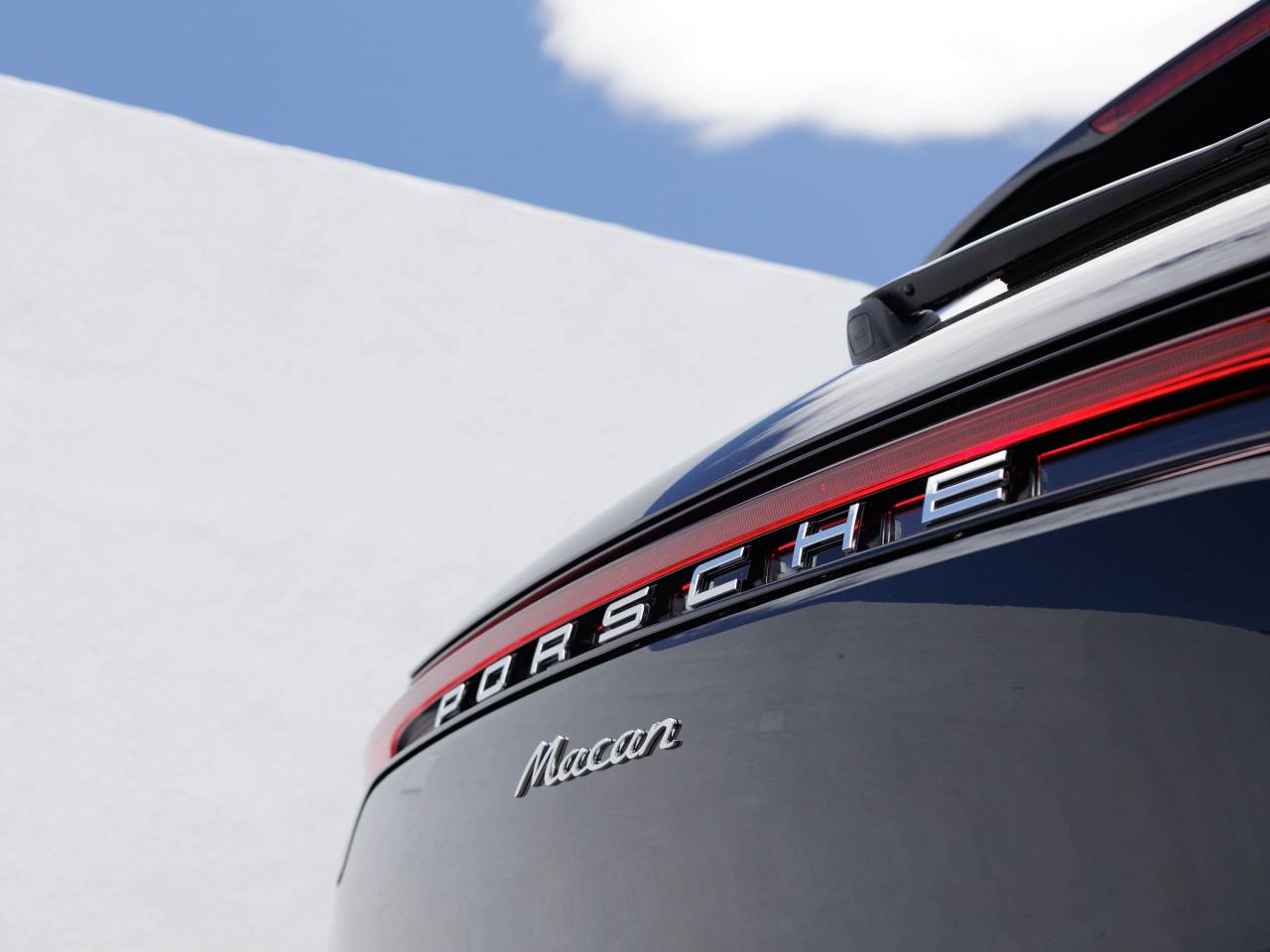 2025 Porsche Macan Base
