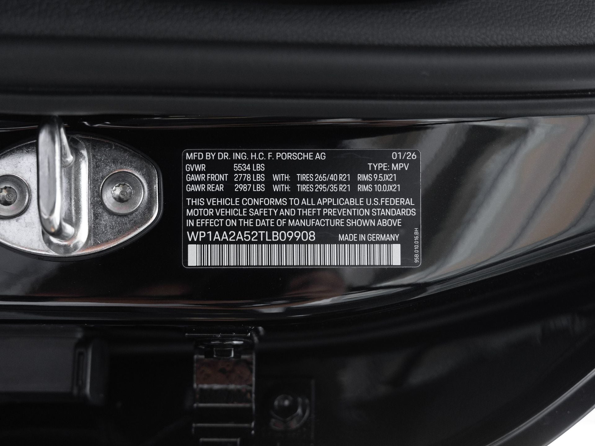 2026 Porsche Macan Base