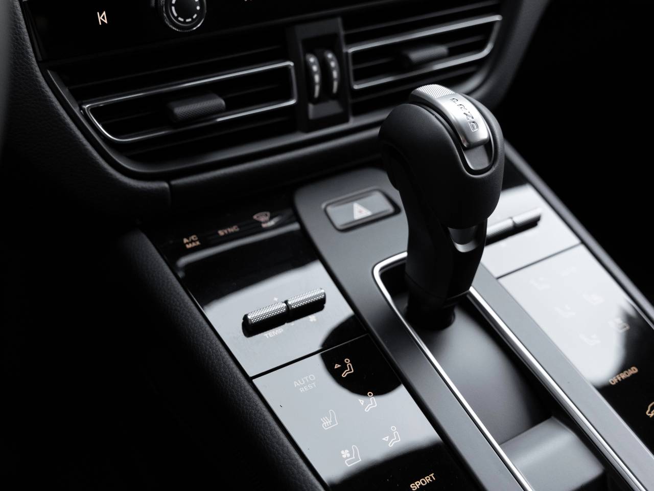 2026 Porsche Macan Base