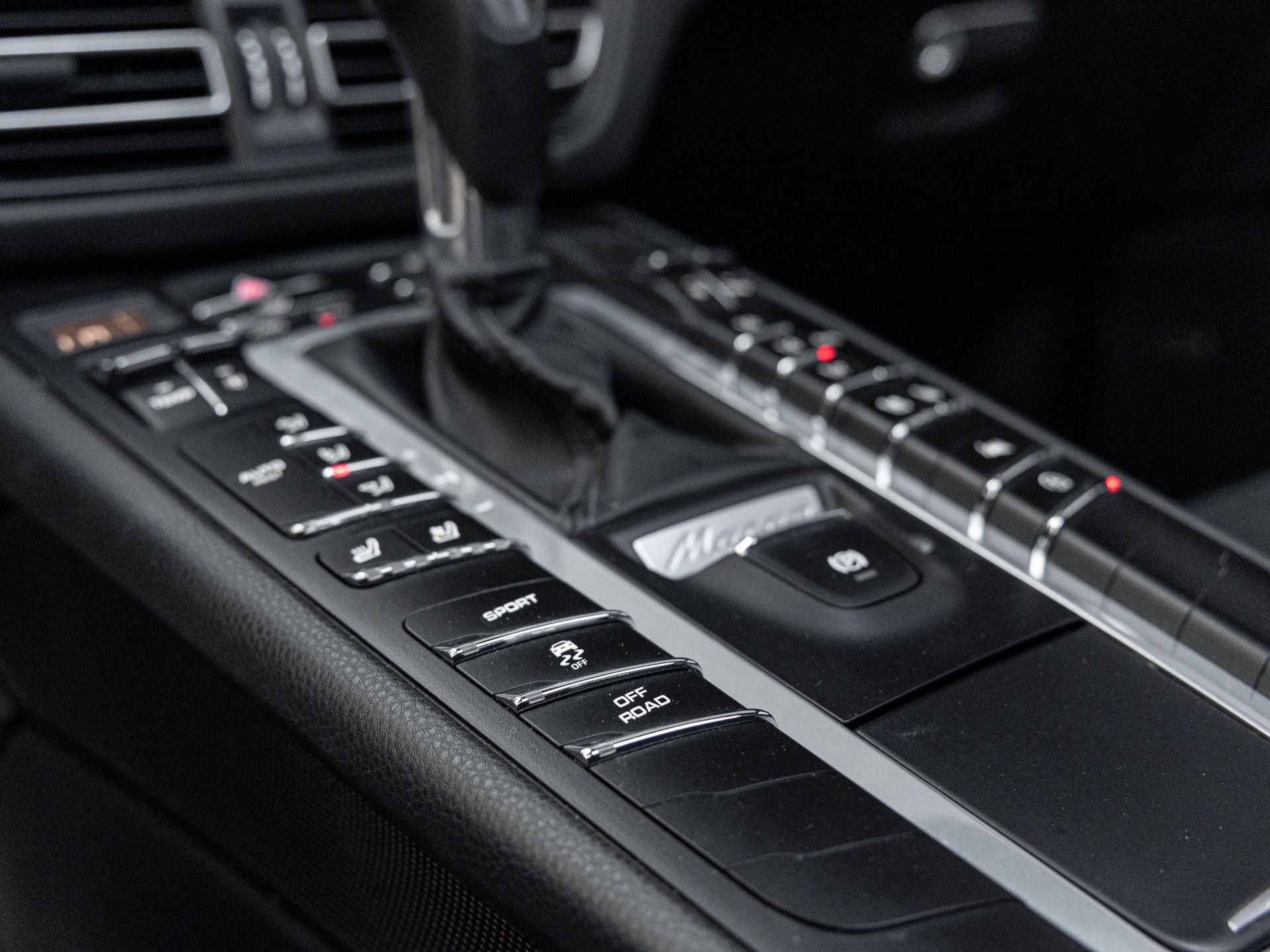 2020 Porsche Macan Macan