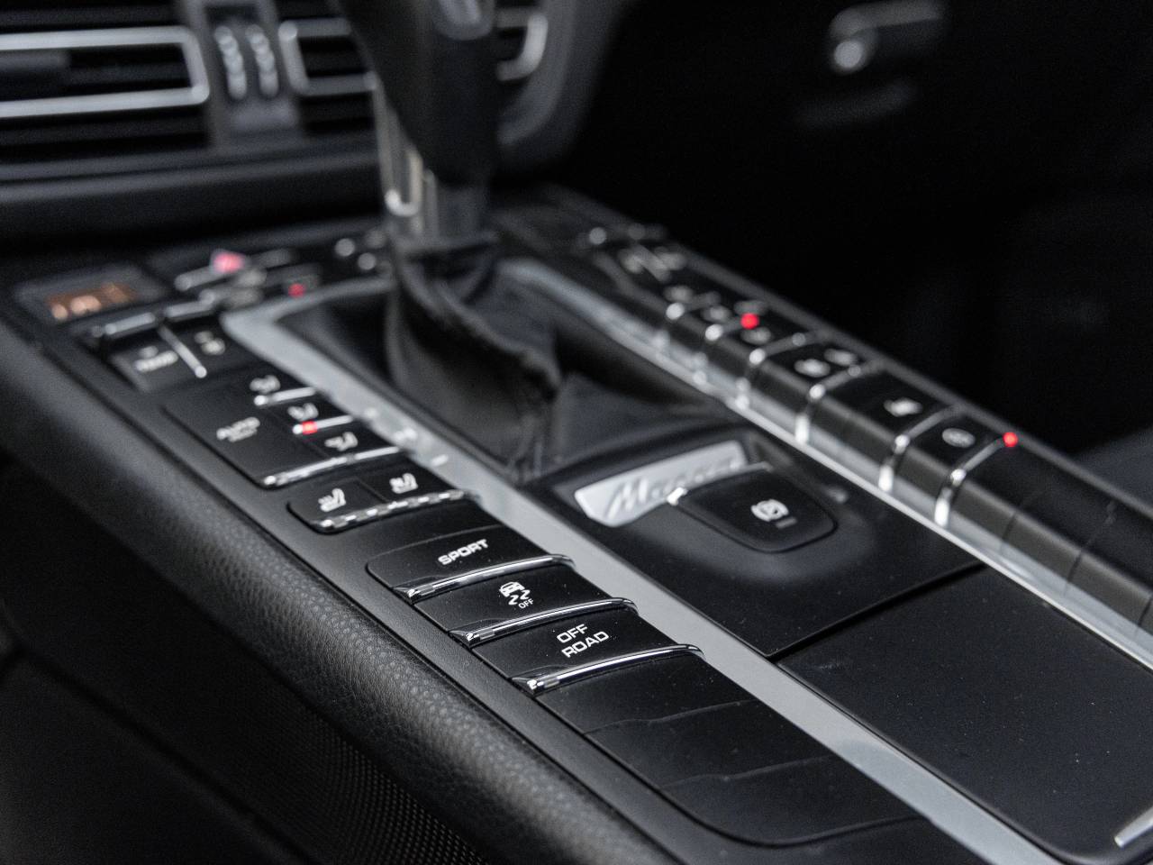 2020 Porsche Macan Macan