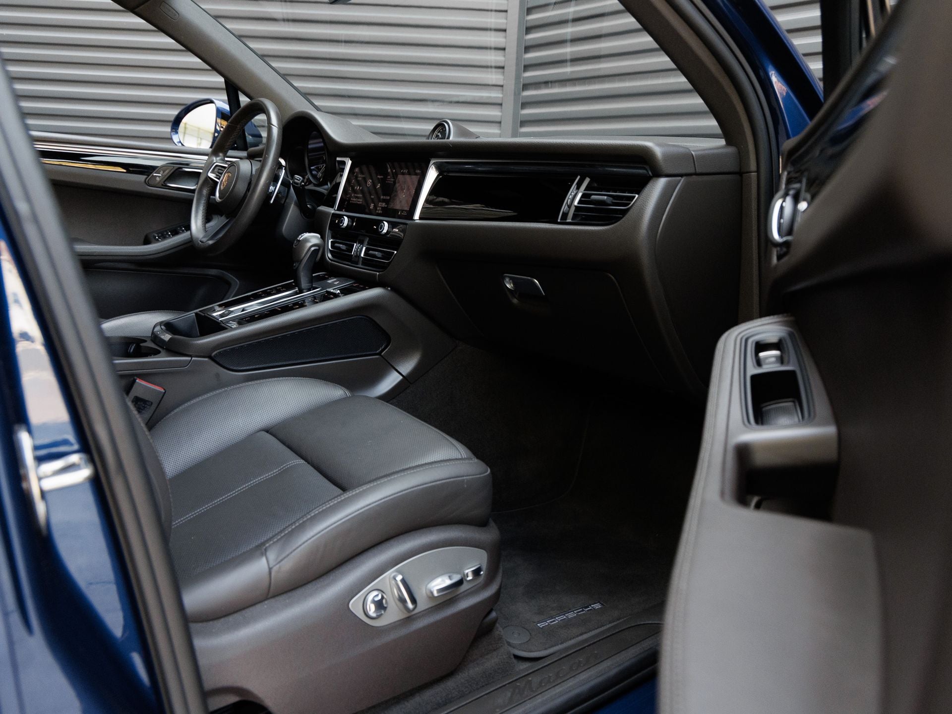 2022 Porsche Macan Macan