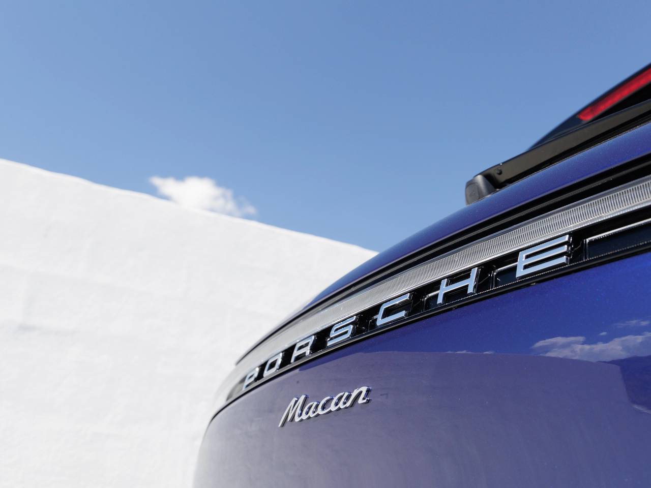 2025 Porsche Macan Base
