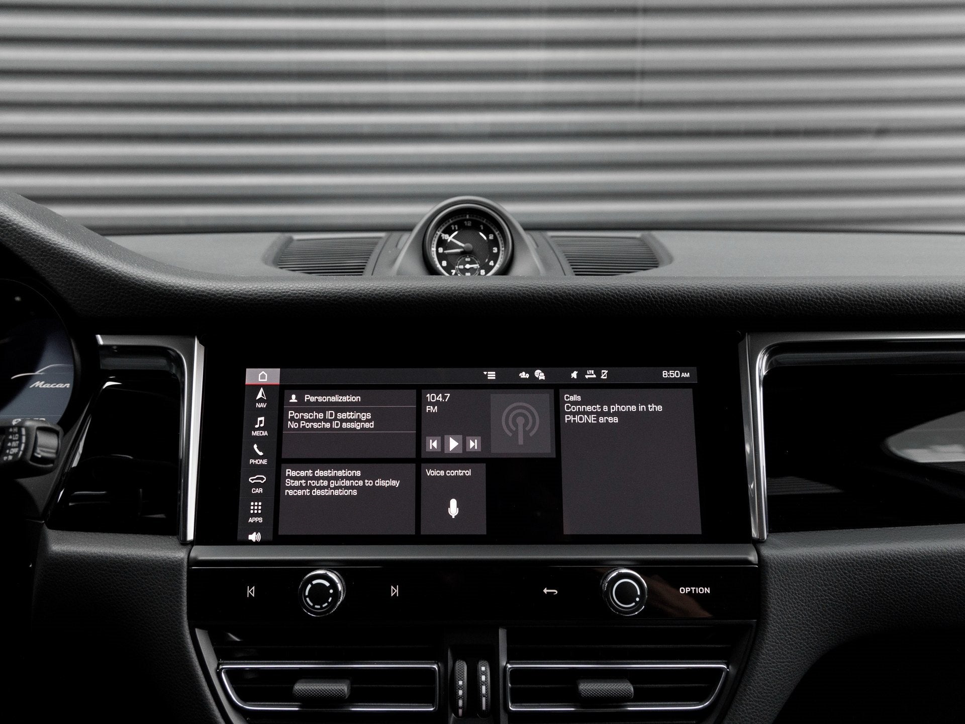 2026 Porsche Macan Base