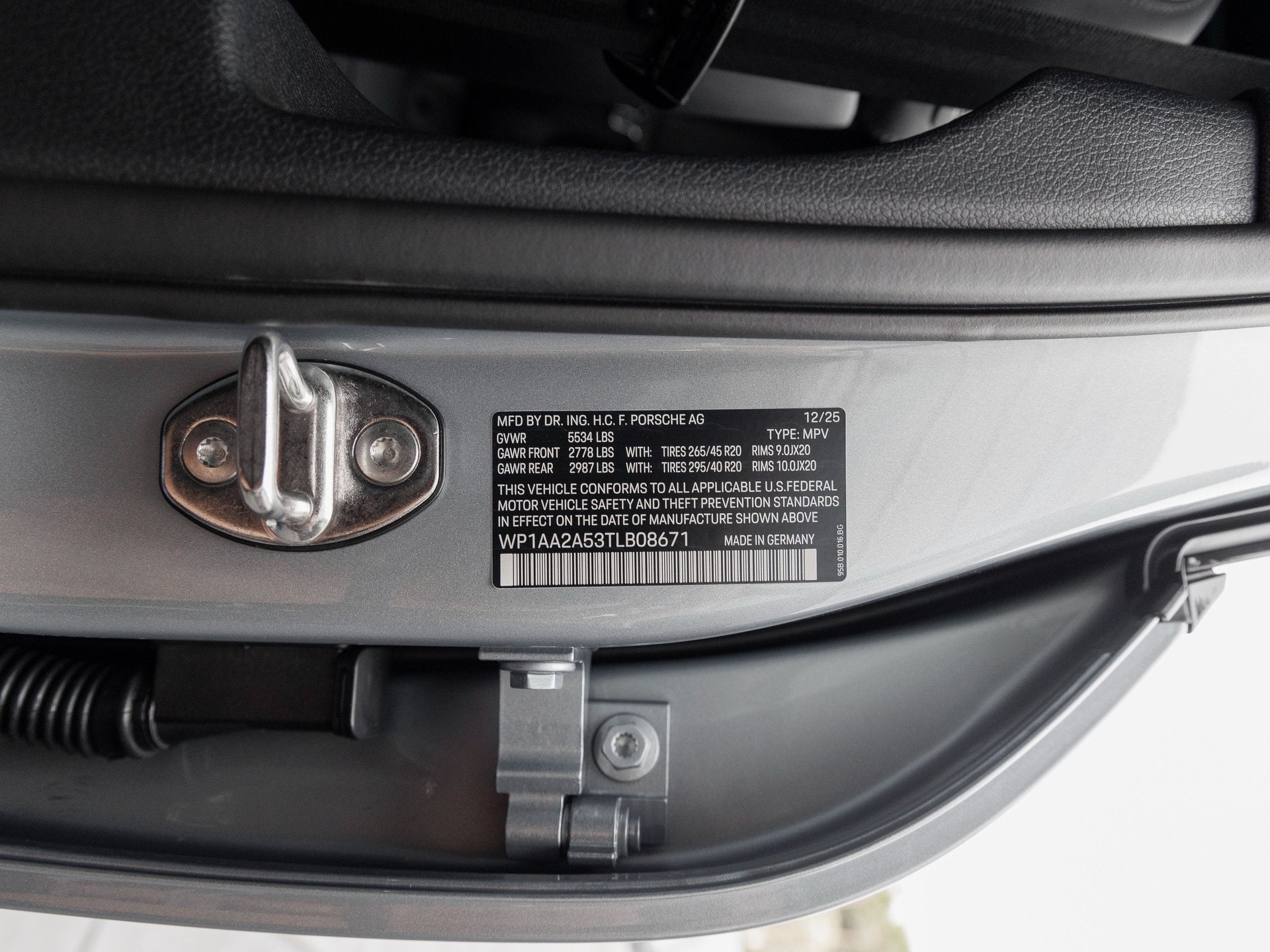 2026 Porsche Macan Base